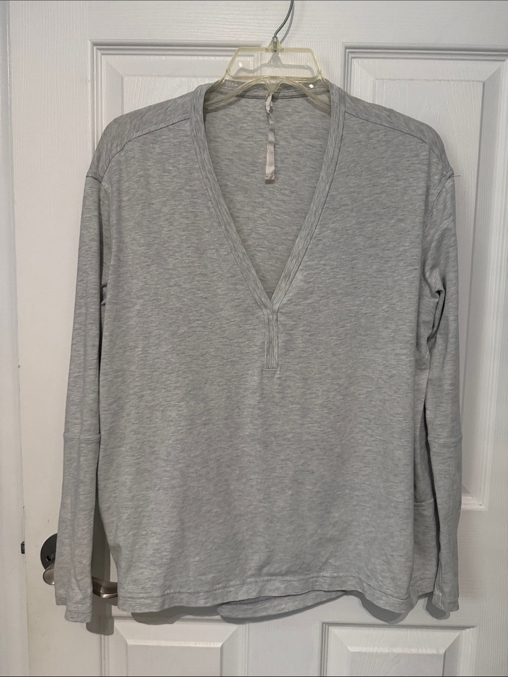 lululemon Women's Light Heather Gray V-Neck Long Sleeve Top. Size 4.